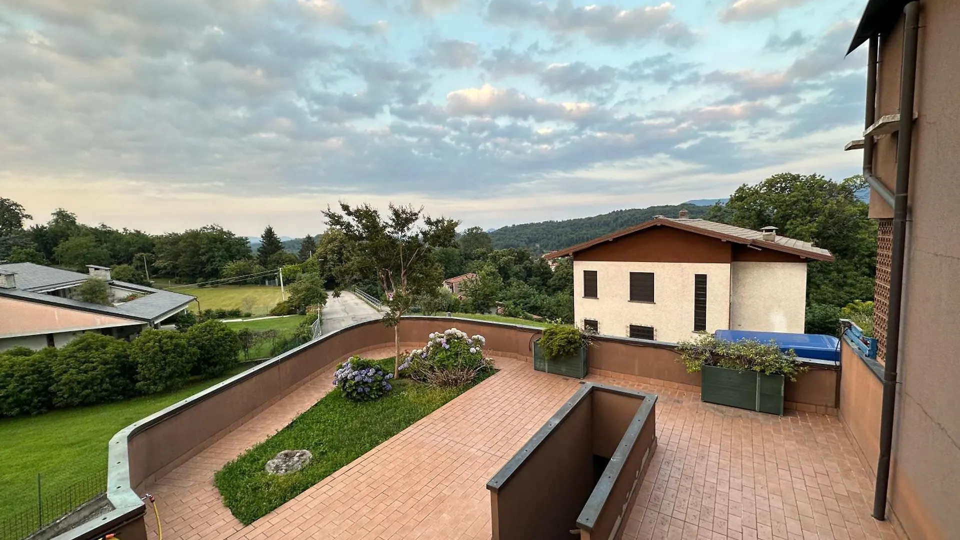 Apartment With Swimming Pool Reno Di Leggiuno Italien